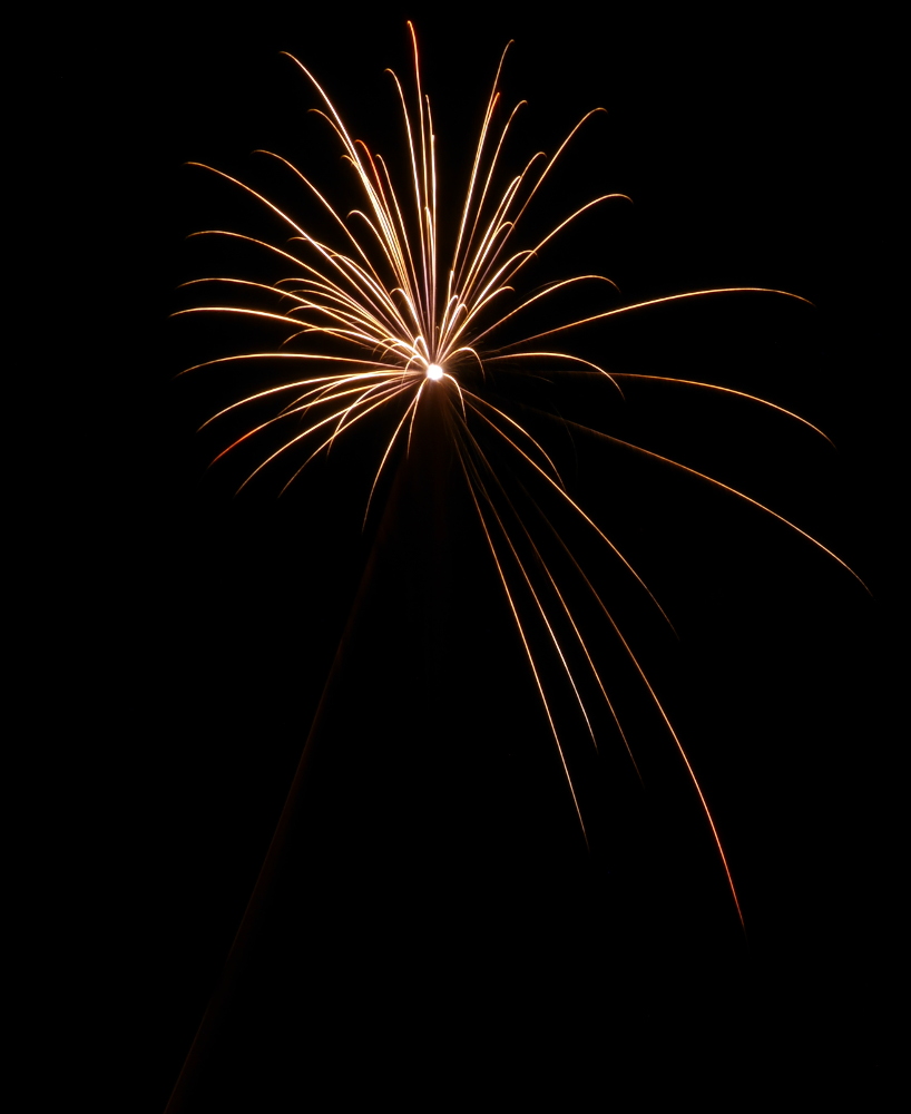 Das Foto zeigt das Feuerwerk einer "weißen" Feuerwerksrakete